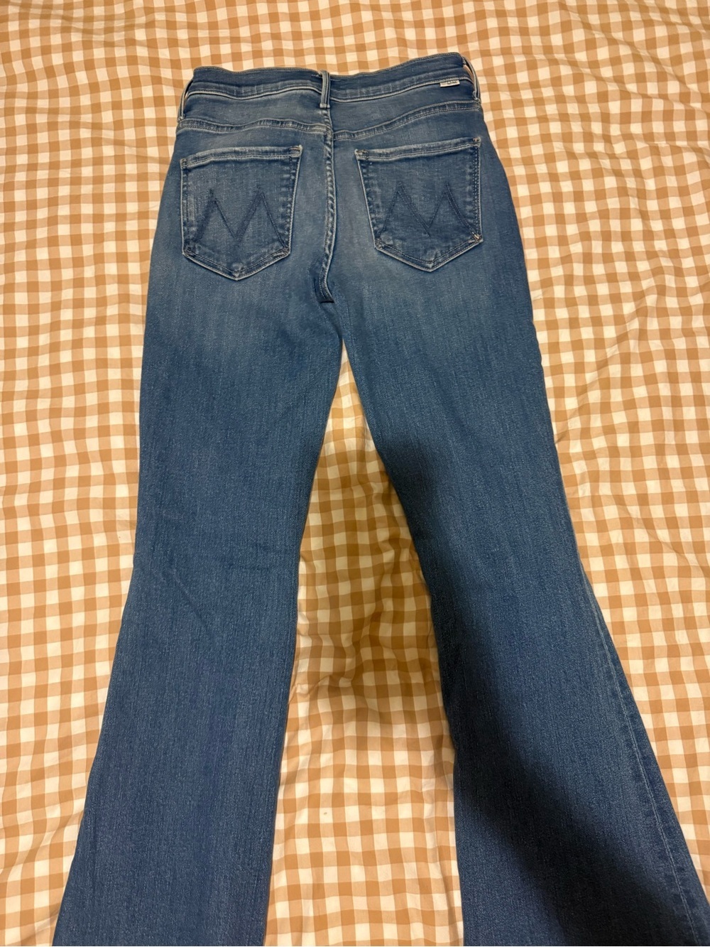 MOTHER the weekender mid rise flared jeans in layover size 26 - Picture 4 of 6